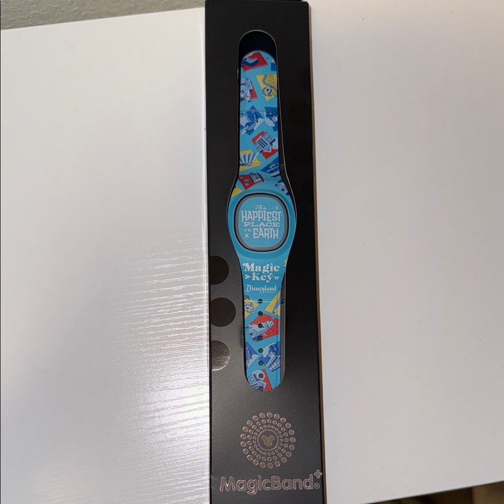 Disneyland MagicBand 'Happiest Place on Earth' 💫